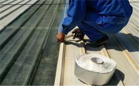 大连厂房彩钢瓦屋面防水施工价格怎么计算的？