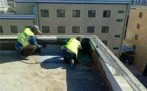 屋顶漏水怎么办?选择什么材料做屋顶防水补漏维修最好？