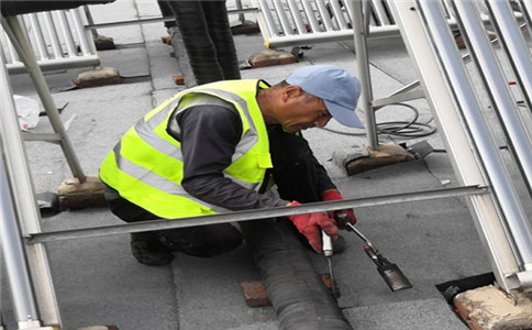 屋顶漏水是什么原因?大连防水师傅怎么处理?